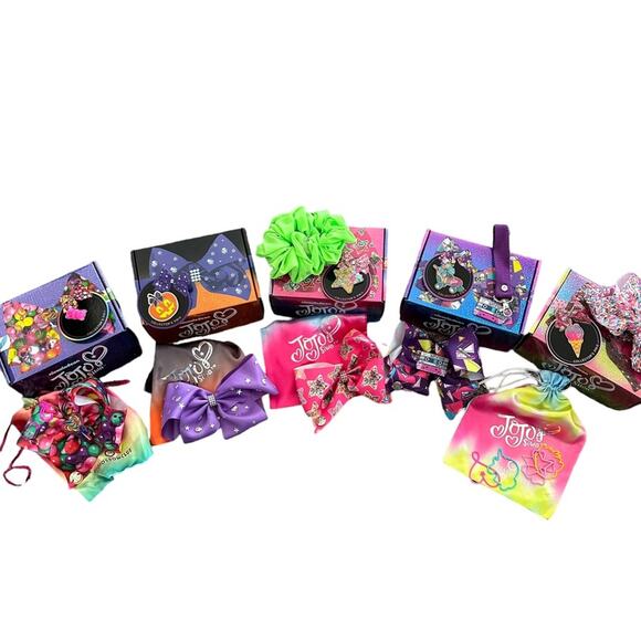 Jojo Siwa Bow Club Lot of 5 Bows, Bags Pins Keychain Scrunchie Hair Bow Box Set